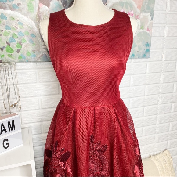 Akira Chicago Maroon Mesh Embroidered Dress Size L - Picture 7 of 7